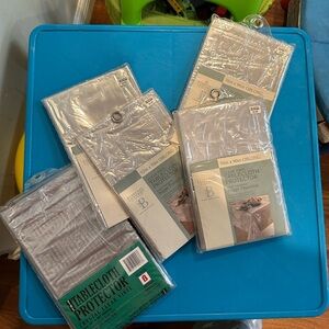 NWT❣️ bundle of plastic tablecloths ✨